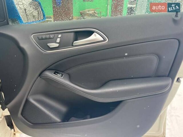 Белый Мерседес Б-класс, объемом двигателя 0 л и пробегом 104 тыс. км за 11300 $, фото 19 на Automoto.ua