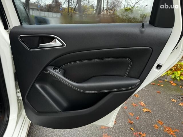 Белый Мерседес Б-класс, объемом двигателя 0 л и пробегом 120 тыс. км за 9440 $, фото 26 на Automoto.ua