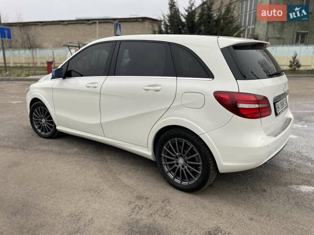 Мерседес Б-класс 2015 в Ровно на Automoto.ua Белый Мерседес Б-класс, объемом двигателя 0 л и пробегом 121 тыс. км за 13000 $, фото 4 на Automoto.ua
