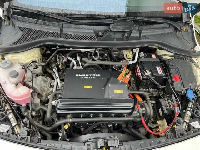 Белый Мерседес Б-класс, объемом двигателя 0 л и пробегом 104 тыс. км за 11300 $, фото 40 на Automoto.ua