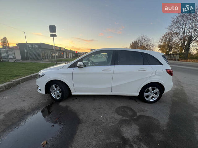 Белый Мерседес Б-класс, объемом двигателя 0 л и пробегом 108 тыс. км за 11500 $, фото 2 на Automoto.ua