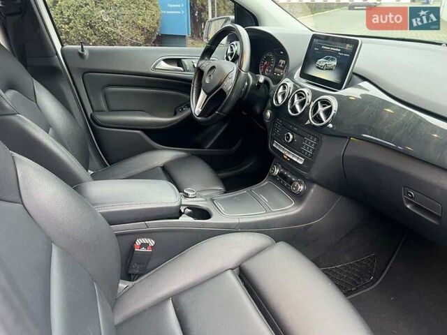 Белый Мерседес Б-класс, объемом двигателя 0 л и пробегом 65 тыс. км за 13500 $, фото 16 на Automoto.ua