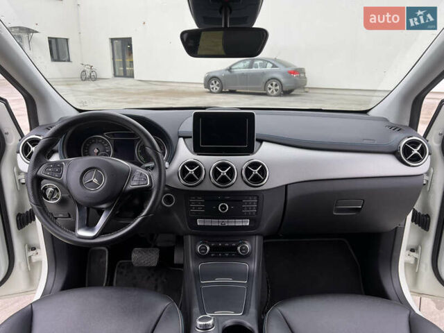 Білий Мерседес Б-клас, об'ємом двигуна 0 л та пробігом 54 тис. км за 11800 $, фото 16 на Automoto.ua