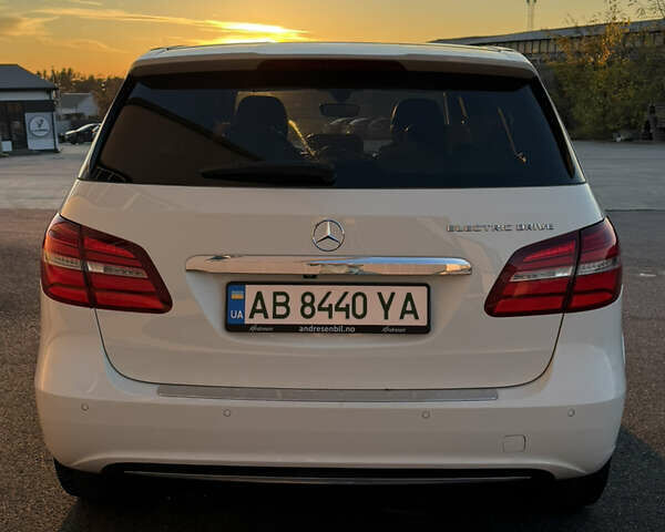 Белый Мерседес Б-класс, объемом двигателя 0 л и пробегом 81 тыс. км за 10950 $, фото 74 на Automoto.ua