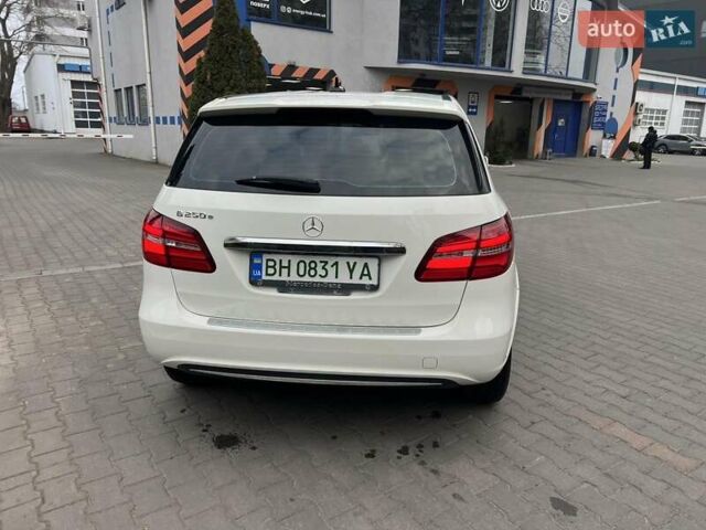 Белый Мерседес Б-класс, объемом двигателя 0 л и пробегом 65 тыс. км за 13500 $, фото 7 на Automoto.ua