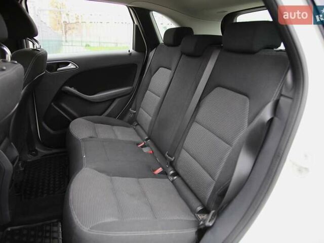 Белый Мерседес Б-класс, объемом двигателя 0 л и пробегом 158 тыс. км за 9500 $, фото 7 на Automoto.ua