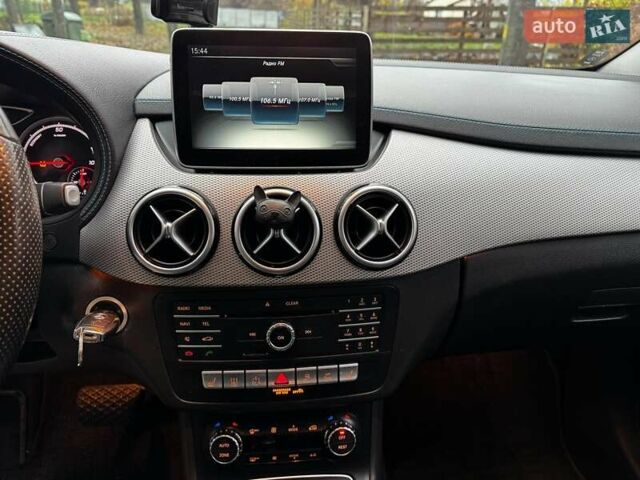 Белый Мерседес Б-класс, объемом двигателя 0 л и пробегом 120 тыс. км за 9440 $, фото 17 на Automoto.ua