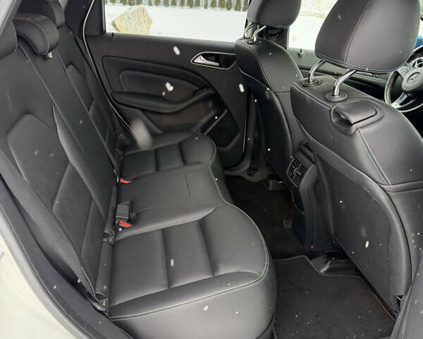 Білий Мерседес Б-клас, об'ємом двигуна 0 л та пробігом 99 тис. км за 10200 $, фото 25 на Automoto.ua