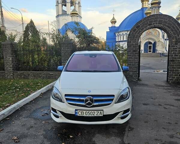 Белый Мерседес Б-класс, объемом двигателя 0 л и пробегом 86 тыс. км за 10800 $, фото 7 на Automoto.ua