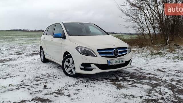 Білий Мерседес Б-клас, об'ємом двигуна 0 л та пробігом 120 тис. км за 10000 $, фото 2 на Automoto.ua