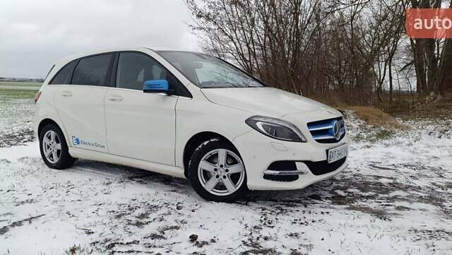 Білий Мерседес Б-клас, об'ємом двигуна 0 л та пробігом 120 тис. км за 10000 $, фото 4 на Automoto.ua