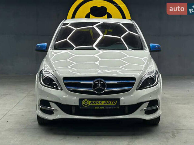 Белый Мерседес Б-класс, объемом двигателя 0 л и пробегом 132 тыс. км за 11700 $, фото 1 на Automoto.ua