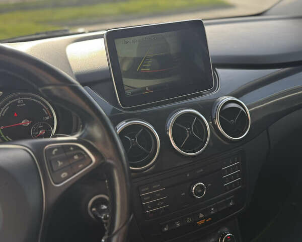 Белый Мерседес Б-класс, объемом двигателя 0 л и пробегом 87 тыс. км за 9000 $, фото 10 на Automoto.ua