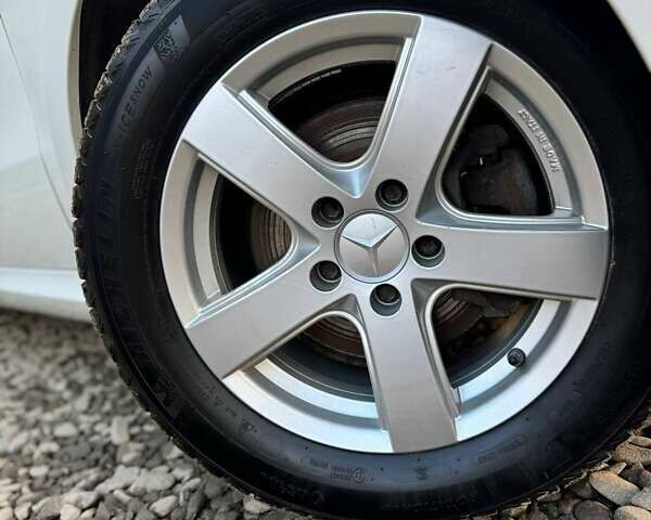 Белый Мерседес Б-класс, объемом двигателя 0 л и пробегом 82 тыс. км за 9800 $, фото 4 на Automoto.ua