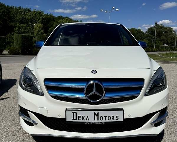 Белый Мерседес Б-класс, объемом двигателя 0 л и пробегом 105 тыс. км за 10900 $, фото 3 на Automoto.ua