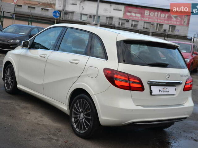 Білий Мерседес Б-клас, об'ємом двигуна 0 л та пробігом 104 тис. км за 10799 $, фото 9 на Automoto.ua