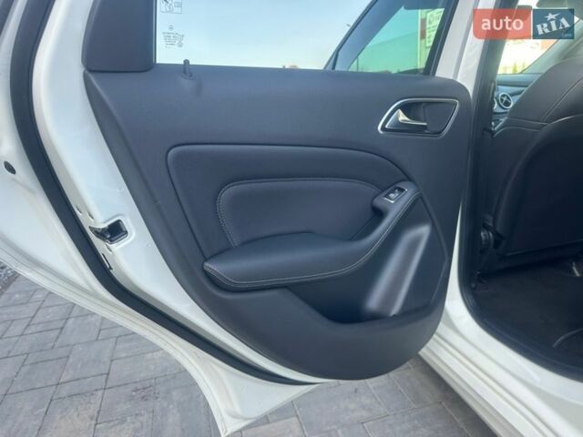 Білий Мерседес Б-клас, об'ємом двигуна 0 л та пробігом 70 тис. км за 10900 $, фото 13 на Automoto.ua