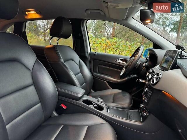 Белый Мерседес Б-класс, объемом двигателя 0 л и пробегом 120 тыс. км за 9440 $, фото 31 на Automoto.ua