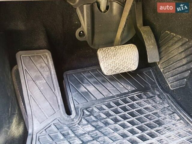 Білий Мерседес Б-клас, об'ємом двигуна 0 л та пробігом 134 тис. км за 10300 $, фото 24 на Automoto.ua