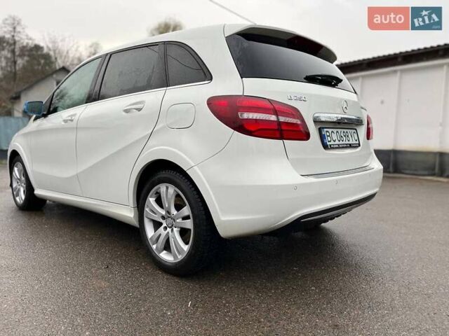 Белый Мерседес Б-класс, объемом двигателя 0 л и пробегом 104 тыс. км за 11300 $, фото 4 на Automoto.ua