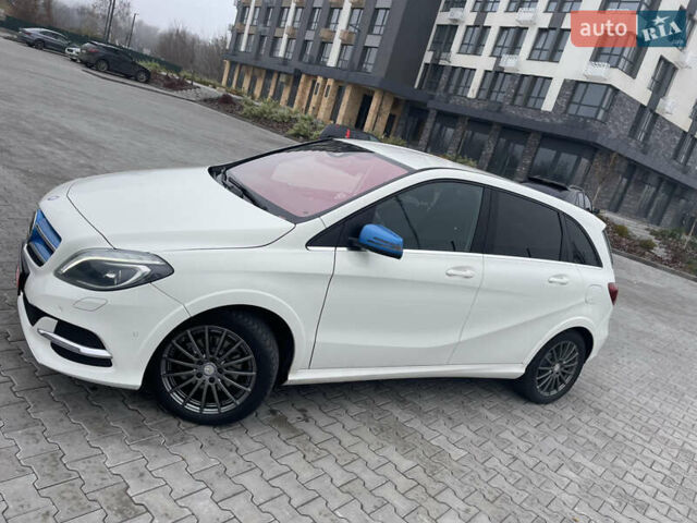 Белый Мерседес Б-класс, объемом двигателя 0 л и пробегом 103 тыс. км за 9500 $, фото 7 на Automoto.ua