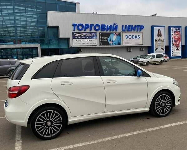 Белый Мерседес Б-класс, объемом двигателя 0 л и пробегом 110 тыс. км за 9600 $, фото 9 на Automoto.ua
