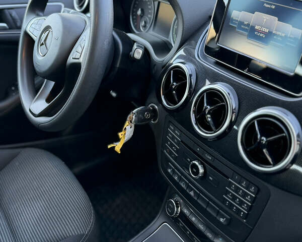 Белый Мерседес Б-класс, объемом двигателя 0 л и пробегом 134 тыс. км за 8700 $, фото 18 на Automoto.ua