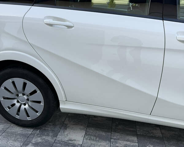 Белый Мерседес Б-класс, объемом двигателя 0 л и пробегом 134 тыс. км за 8700 $, фото 8 на Automoto.ua