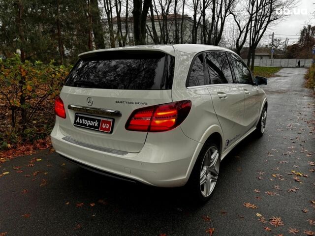 Белый Мерседес Б-класс, объемом двигателя 0 л и пробегом 120 тыс. км за 9440 $, фото 5 на Automoto.ua