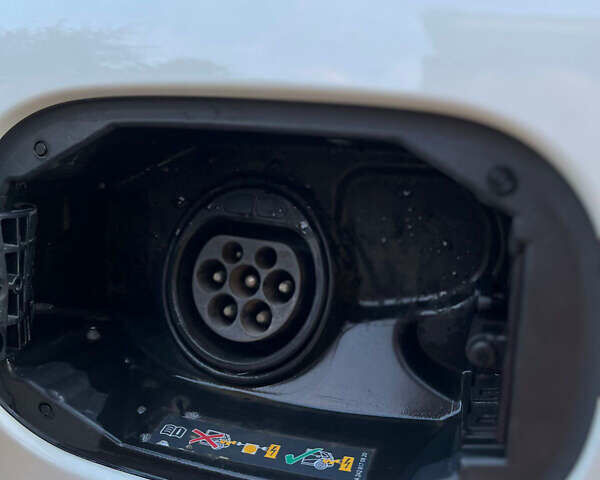 Белый Мерседес Б-класс, объемом двигателя 0 л и пробегом 170 тыс. км за 10500 $, фото 24 на Automoto.ua