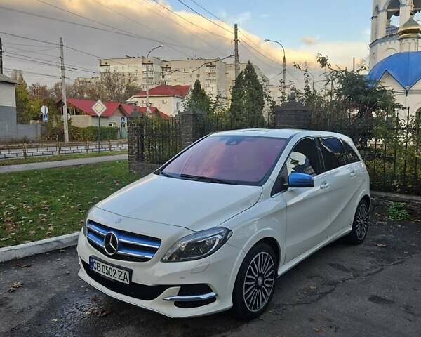 Белый Мерседес Б-класс, объемом двигателя 0 л и пробегом 86 тыс. км за 10800 $, фото 5 на Automoto.ua