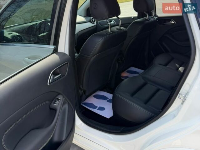 Белый Мерседес Б-класс, объемом двигателя 0 л и пробегом 99 тыс. км за 10200 $, фото 22 на Automoto.ua