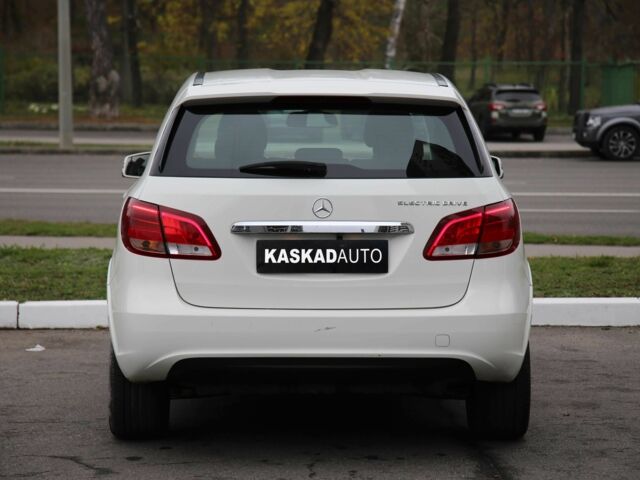 Белый Мерседес Б-класс, объемом двигателя 0 л и пробегом 158 тыс. км за 9500 $, фото 4 на Automoto.ua