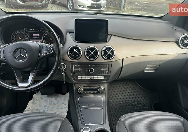 Белый Мерседес Б-класс, объемом двигателя 0 л и пробегом 72 тыс. км за 9400 $, фото 13 на Automoto.ua