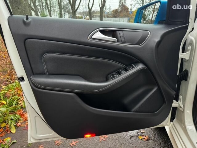 Белый Мерседес Б-класс, объемом двигателя 0 л и пробегом 120 тыс. км за 9440 $, фото 10 на Automoto.ua