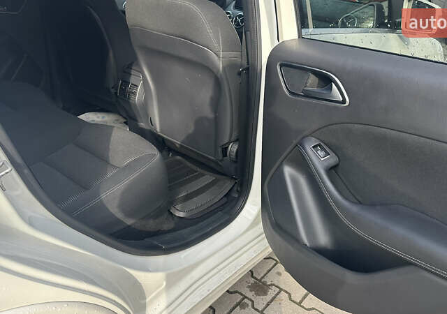 Белый Мерседес Б-класс, объемом двигателя 0 л и пробегом 72 тыс. км за 9400 $, фото 14 на Automoto.ua