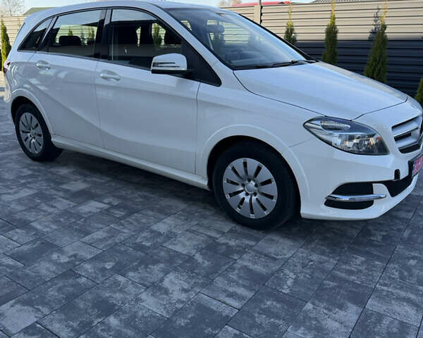 Белый Мерседес Б-класс, объемом двигателя 0 л и пробегом 134 тыс. км за 8700 $, фото 10 на Automoto.ua