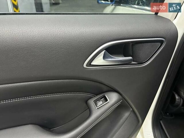 Белый Мерседес Б-класс, объемом двигателя 0 л и пробегом 132 тыс. км за 12200 $, фото 11 на Automoto.ua