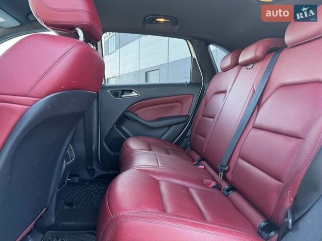 Белый Мерседес Б-класс, объемом двигателя 0 л и пробегом 89 тыс. км за 10990 $, фото 24 на Automoto.ua