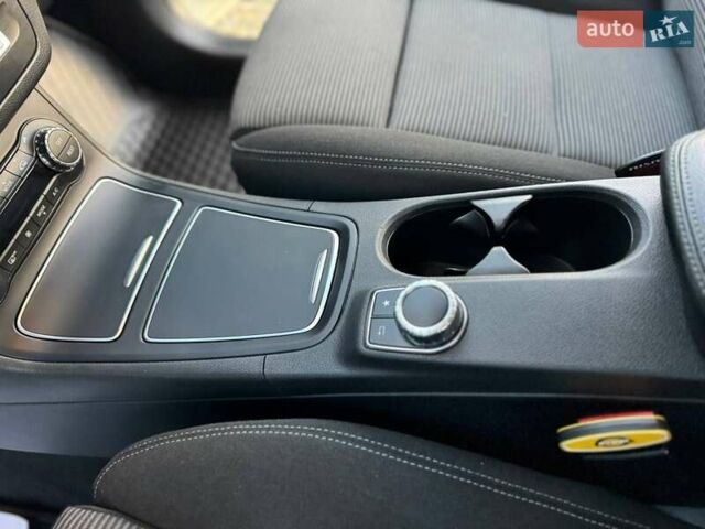 Белый Мерседес Б-класс, объемом двигателя 0 л и пробегом 82 тыс. км за 9800 $, фото 38 на Automoto.ua