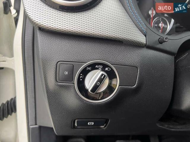 Білий Мерседес Б-клас, об'ємом двигуна 0 л та пробігом 54 тис. км за 11800 $, фото 20 на Automoto.ua