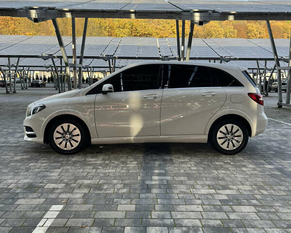 Мерседес Б-класс 2015 в Львове на Automoto.ua Белый Мерседес Б-класс, объемом двигателя 0 л и пробегом 83 тыс. км за 9800 $, фото 9 на Automoto.ua