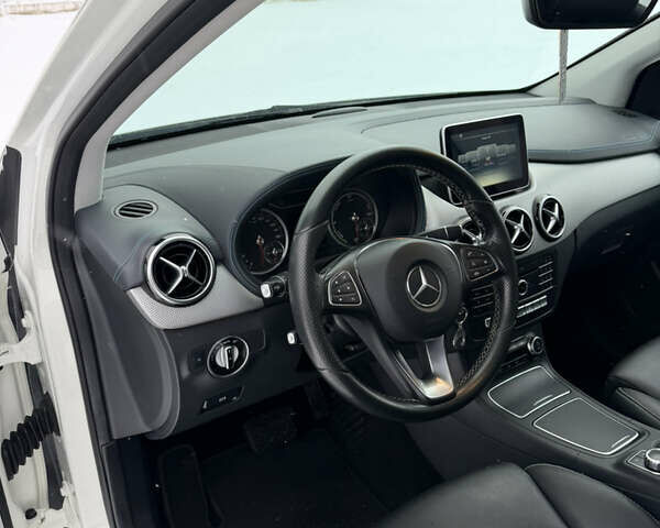 Білий Мерседес Б-клас, об'ємом двигуна 0 л та пробігом 99 тис. км за 10200 $, фото 12 на Automoto.ua