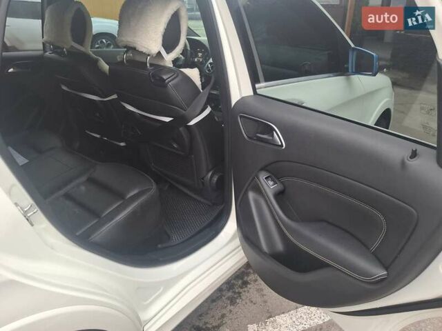 Белый Мерседес Б-класс, объемом двигателя 0 л и пробегом 87 тыс. км за 11500 $, фото 14 на Automoto.ua