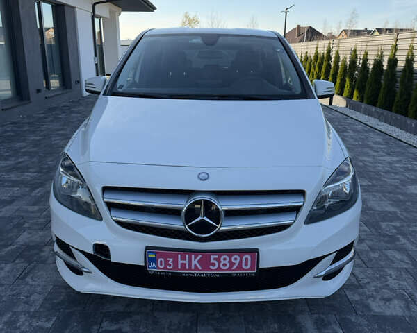 Белый Мерседес Б-класс, объемом двигателя 0 л и пробегом 134 тыс. км за 8700 $, фото 1 на Automoto.ua