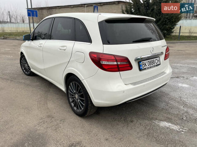 Мерседес Б-класс 2015 в Ровно на Automoto.ua Белый Мерседес Б-класс, объемом двигателя 0 л и пробегом 121 тыс. км за 13000 $, фото 5 на Automoto.ua