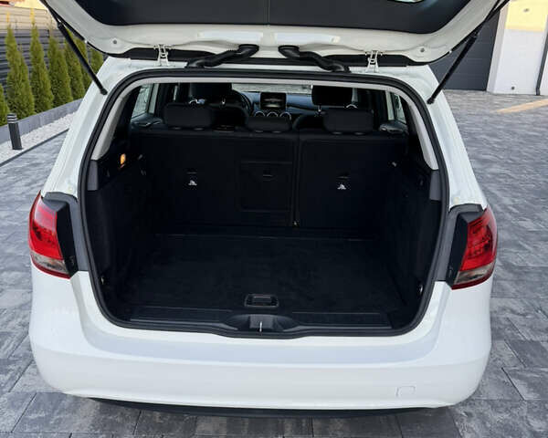 Белый Мерседес Б-класс, объемом двигателя 0 л и пробегом 134 тыс. км за 8700 $, фото 11 на Automoto.ua