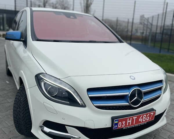 Белый Мерседес Б-класс, объемом двигателя 0 л и пробегом 103 тыс. км за 9500 $, фото 6 на Automoto.ua