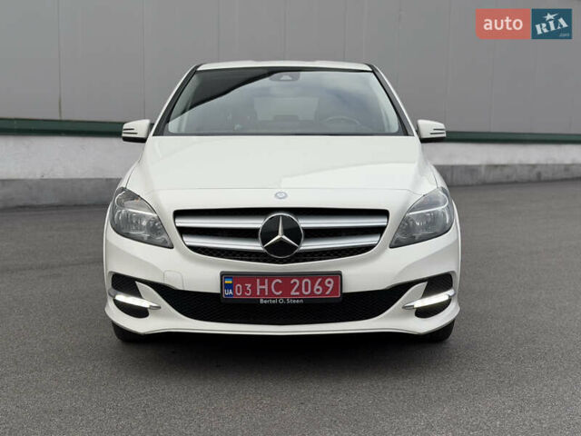 Белый Мерседес Б-класс, объемом двигателя 0 л и пробегом 115 тыс. км за 9000 $, фото 2 на Automoto.ua