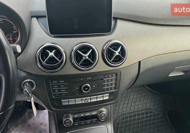 Белый Мерседес Б-класс, объемом двигателя 0 л и пробегом 72 тыс. км за 9400 $, фото 12 на Automoto.ua